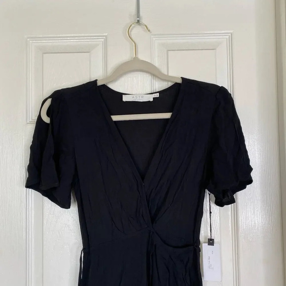 ASTR The Label Adeline Wrap Dress Black NWT Size XS Romantic Witchy Goth Flirty - Picture 4 of 8